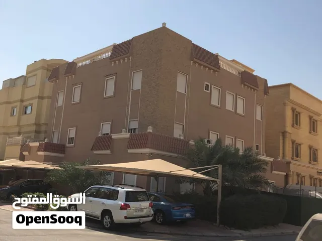 للبيع فيلا 3 ادوار وربع زاويه بعبد الله مبارك سكن المالك