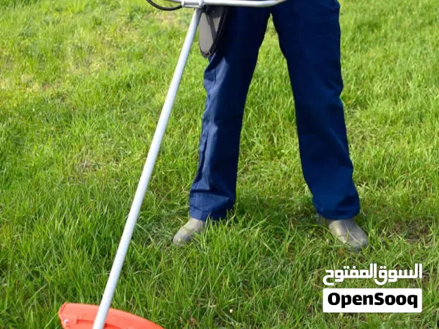 خدمة حصد وتنظيف المعشب والحدائق