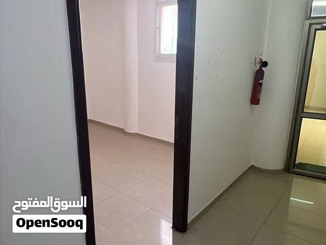 غرفة للايجار ضمن مركز طبي