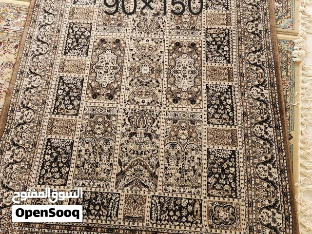 سجاد مستعمل بحالة ممتازة قياسات مختلفة