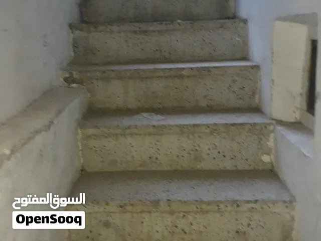 مخزن ارضي صغير المساحه 8 الطول والعرض 3 السعرمناسب للجميع لا يفوتك العرض والموقع في قلب العاصمه