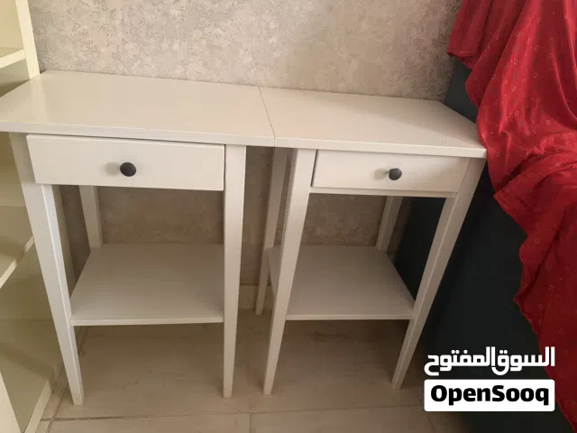 طاولتين من ايكيا. جديده استعمال خفيف