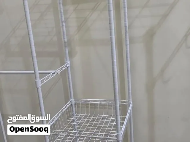 ارفف ملابس وعلاقة