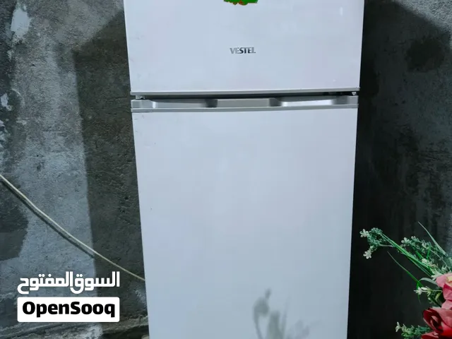 ثلاجه للبيع سعره 100
