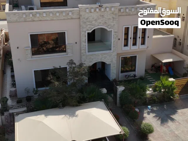 للبيع فيلا مع  3 شقق مربع المعبيله بولايه السيب
