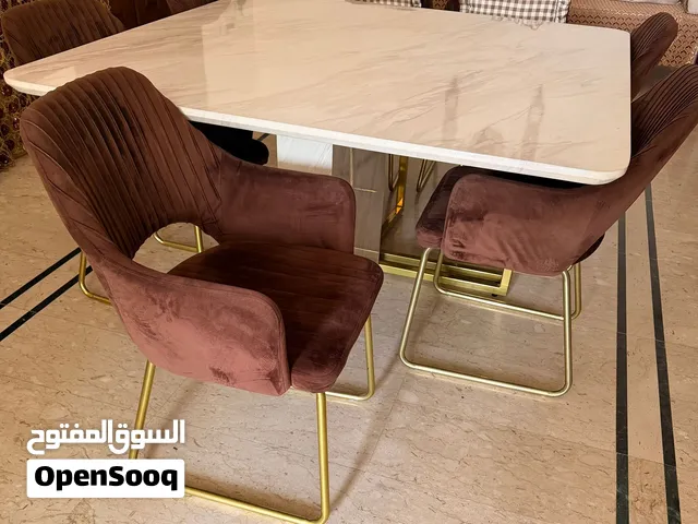 طاولة طعام 8 أشخاص من دانوب هوم بحالة ممتازة