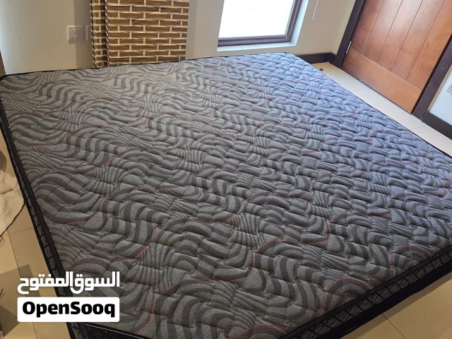 ماترس مرتبة سرير 180x200 شبه جديد مستعمل اقل من شهر ، سوفت