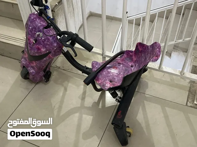 كنبه شبه جديد بتتحول لسرير واسكودر وعربيه اطفال