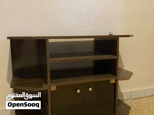 دولاب مطبخ وطاولة تلفزيون
