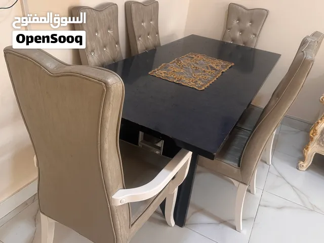 طاولة طعام