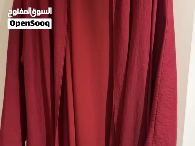 عبايه حمرا