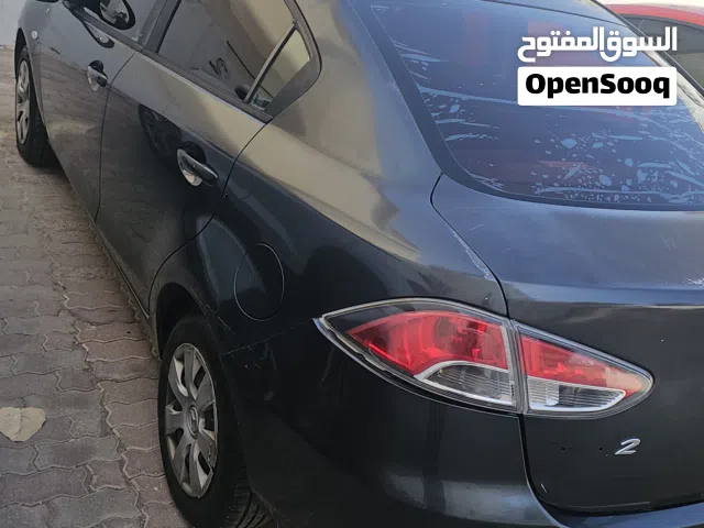 مازدا 2 صالون سنة الطراز 2015
