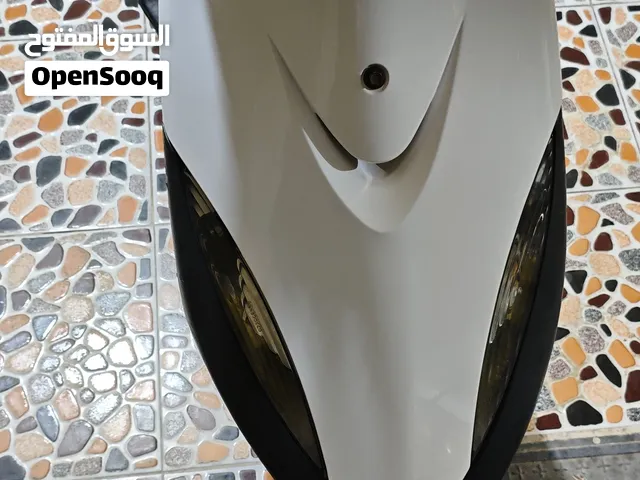 دراجه ناريه ماكس عدله 120 لون ابيض نضيفه جدا مكينتهه غير مفتوحة كلشي شغال نقره سلف وهندر شلعه قويه..