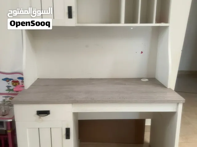 أثاث بحالة جيدة مجاناً