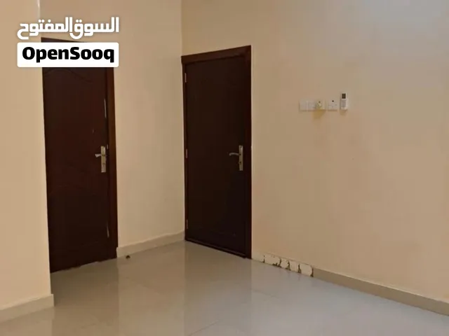 شقة للايجار في مسقط،المعبيلة الثامنة تتكون من 3 غرف و3 حمامات وبمكان هادئ وقريب من الخدمات