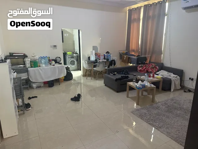 ايجار مشترك مع ساكن واحد الرياض غرفة و صالة كبيرة جدا للمشاركة معي شخص واحد  الشقة مفروشة