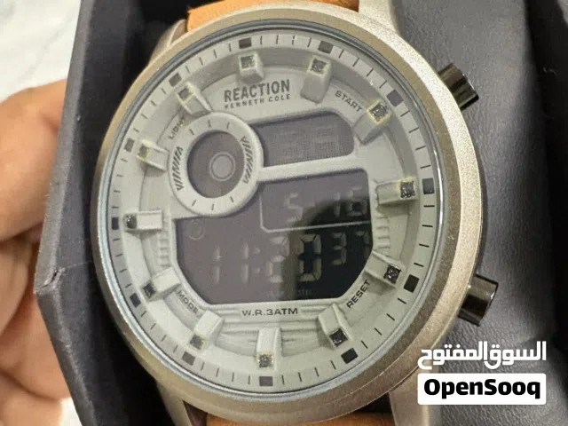 ساعة كينث كول رقميه جديده بكامل المرفقات