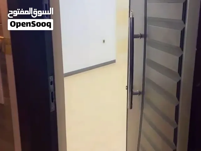 شقة للبيع تمليك قرب الكرادة خارج بناية سكنية جديدة ومنطقة جيدة جداً