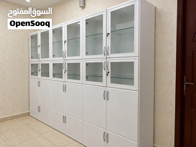 للبيع خزانة كبيرة جدًا مناسبة للصالونات والعيادات ومراكز التجميل