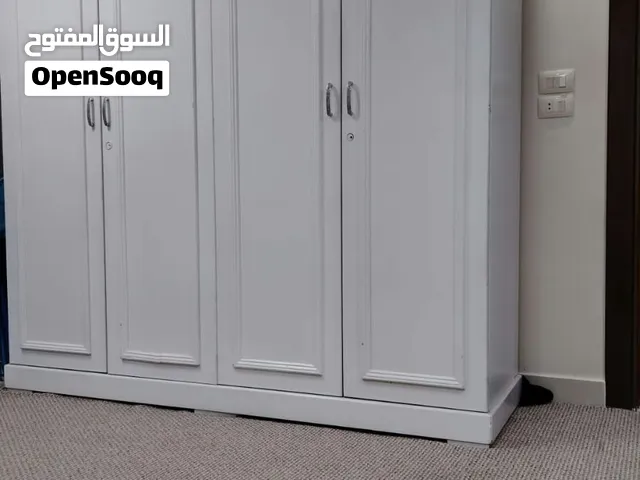 سرير اطفال وخزانة ملابس