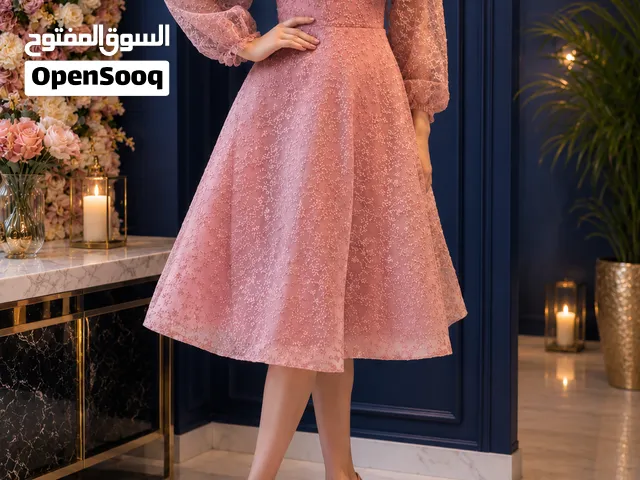 فستان وردي