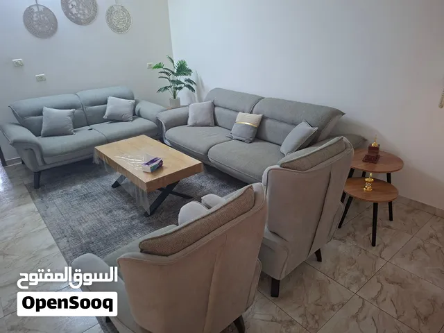 طقم كنبيات تفصيل مرتب جدا وخشب ممتاز وثقيل مع طاولة وسط خشب زان  طاولة سفرة مع 6كراسي