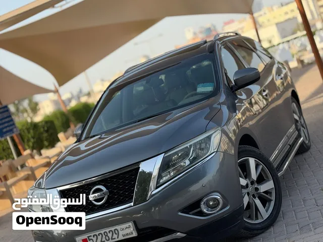 Nissan pathfinder 2015 full option in excellent condition