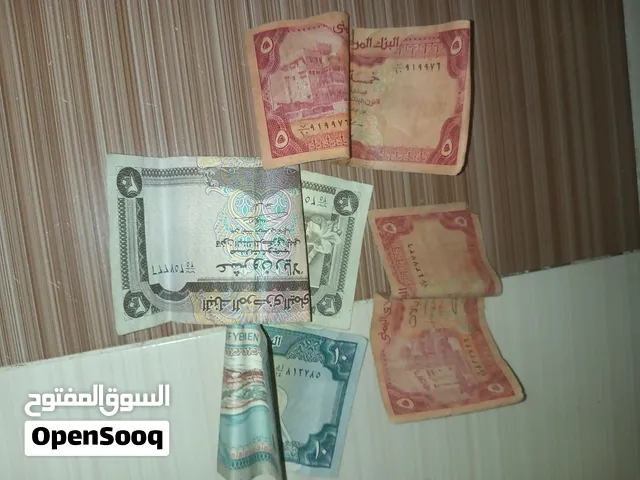 عملات ورقيه من دول مختلفه قديمه وحديثه والسعر قابل للتفاوض