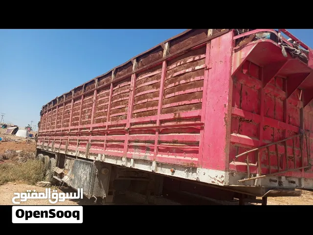 عرباي تريلا لنقل البضائع