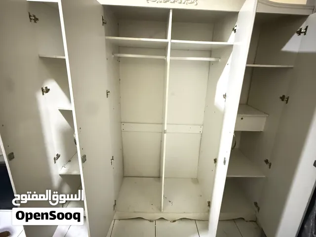 دولاب ملابس كبير