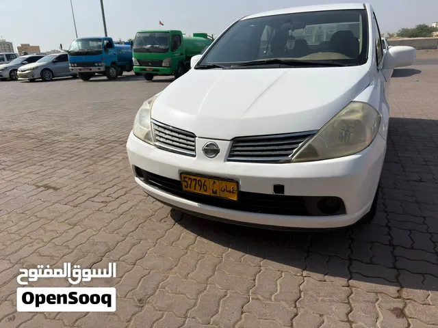 nissan  versa