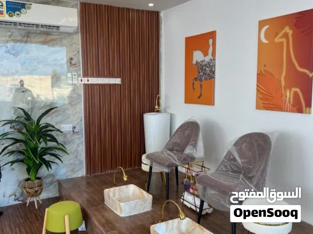 للبيع صالون حلاقة وسبا للأطفال في موقع متميز في سوق السويق على الشارع مباشرة
