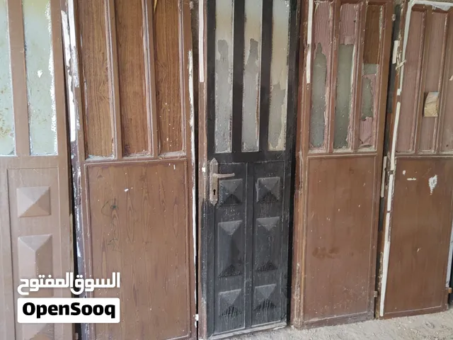 ثلاث أبواب حديد ظرفتين حديد ثقيل وباب خشب سويد ثقيل حلوقهم معهم