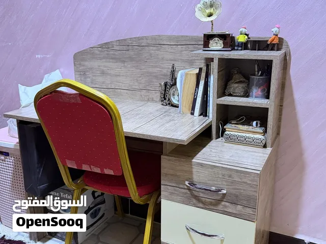 مكتب وطاولة طعام