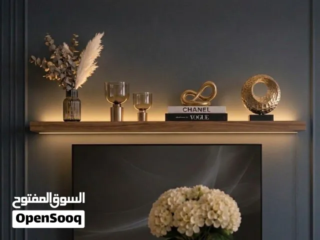 رف خشبي مضيء وأطقم مختلفه في المقاسات والالوان بأسعار مناسبة جدا