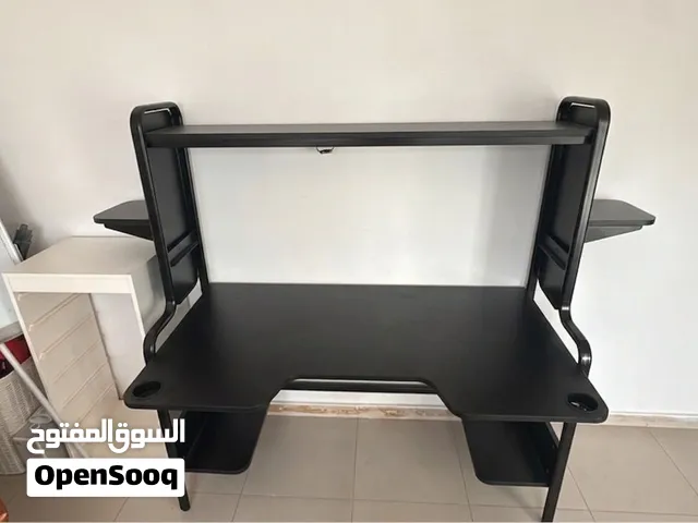 هي مكتبة كثير كبيرة ضخمة وفيها اكثر من رفوف وش اسمه كثير كبيرة وفيها كثير رفوف توسع  كثير اشياء