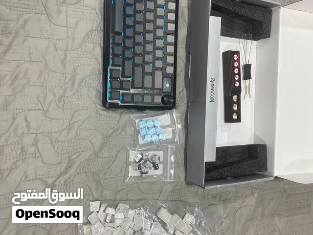 كيبورد بحاله جدا جيده زايد switch’s احتياط زايد key kaps بلون الابيض