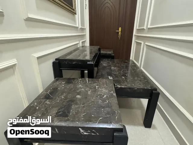 4 الطاولات من رخام الفاخر