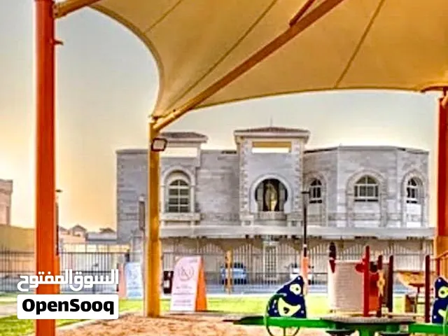 فيلا للبيع بين دبي-الشارقة من المالك