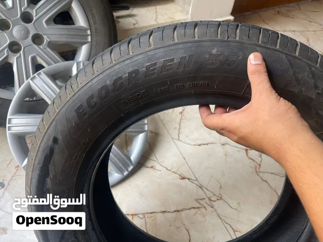 تايرات اثنين مع ويل كبات كيا نضيفات كلش حجم تايرات r15/65/185
