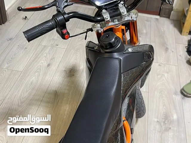 سكوتر مني قوقو السرعة40 في شوي ضربة على المقبض لا كنة جيداً حق الأطفال