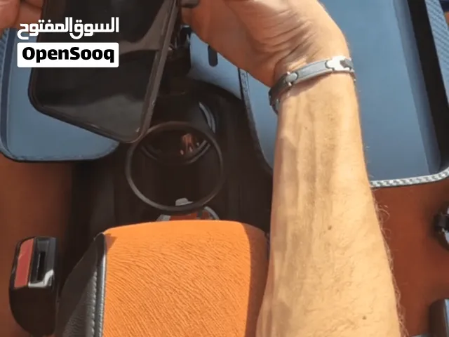 ستاند الهاتف متعدد الوظائف للسيارات - صينية طعام مزدوجة، حامل أكواب ثنائي، وحامل هاتف دوار 360 درجة