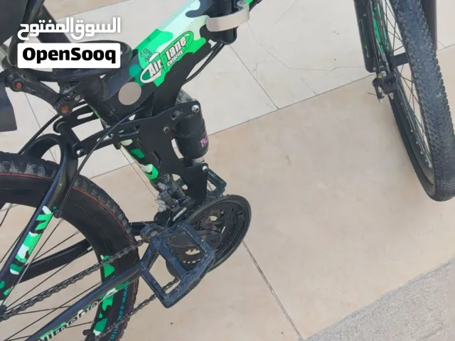 سيكل لاند روفر بسعر 200 درهم غير قابل للتفاوض تيارات mtb جديده و جير خلفي شغال و فرامل جيده