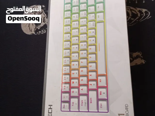 كيبورد فانتيك حاله الوكاله الون الابيض استعمال خفيف مع جميع قطعه
