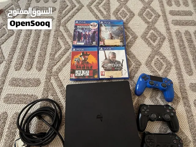 للبيع بليستيشن4 مع 3 اجهز و4 اشرطه