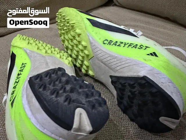 حذاء اديداس للبيع، بحالة ممتازة 37