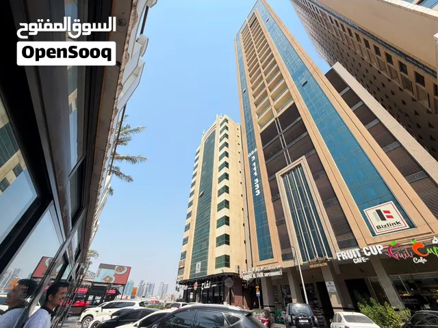 للإيجار غرفة وصالة مع موقف سيارة اول صف من قناة القصباء
