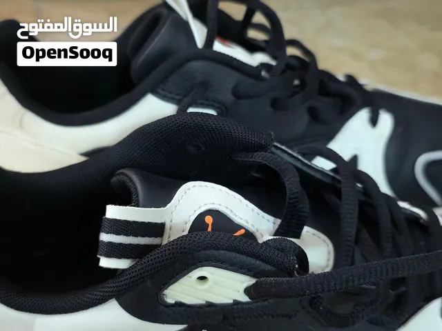 حذاء رياضي رجالي أوروبي – قياس 42.5 – حالة ممتازة