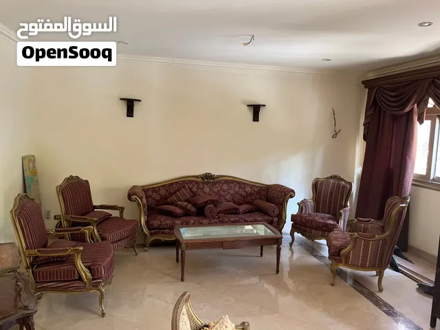 صالون فاخر بحالة إستثنائية