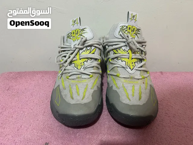 Used like new puma basketball shoes